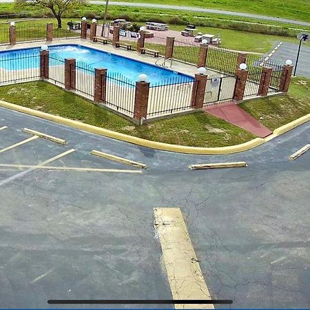The Country Corner Inn Devine Екстер'єр фото