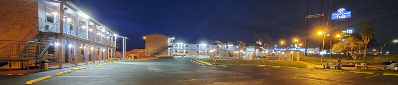 The Country Corner Inn Devine Екстер'єр фото