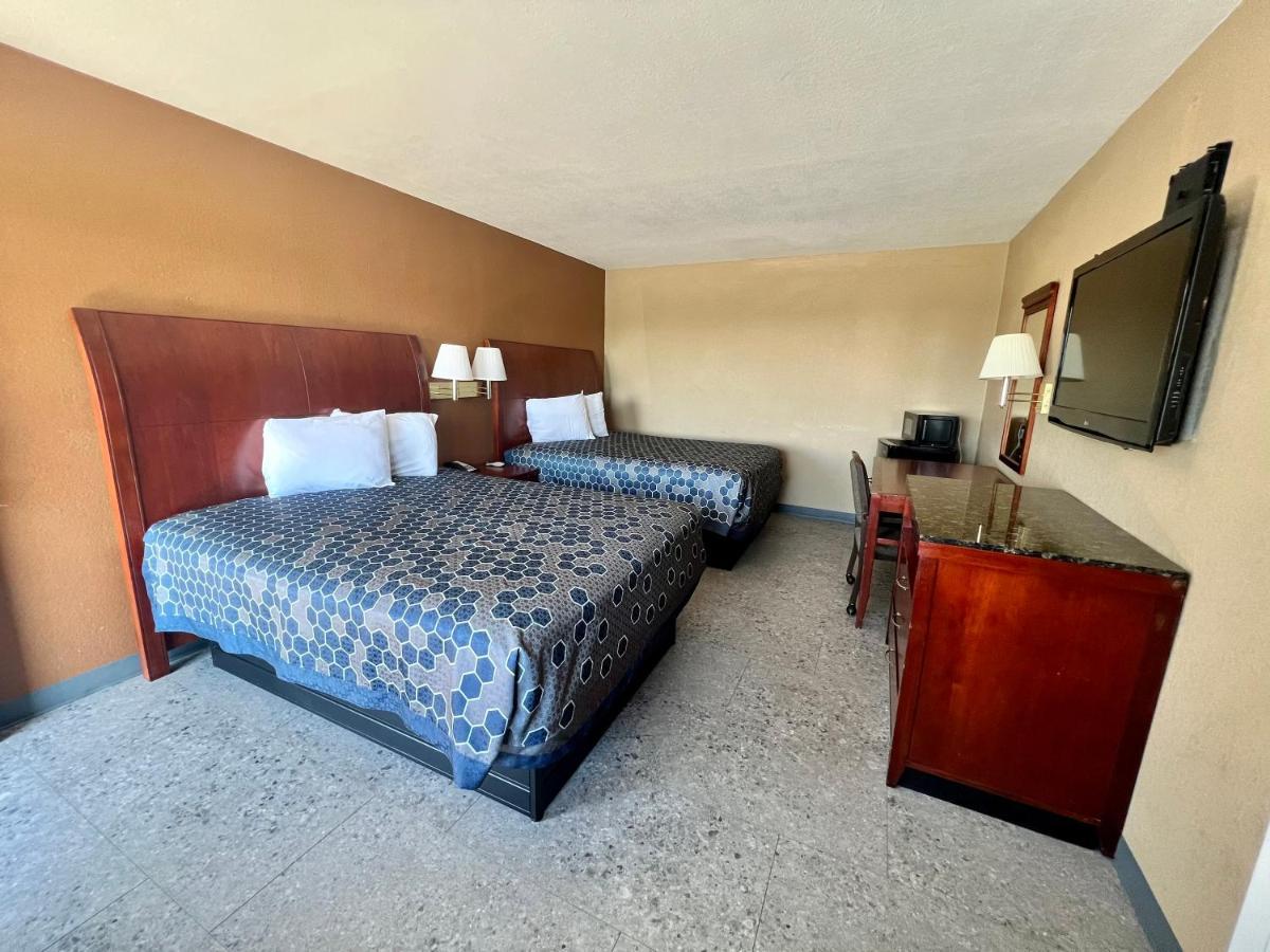 The Country Corner Inn Devine Екстер'єр фото