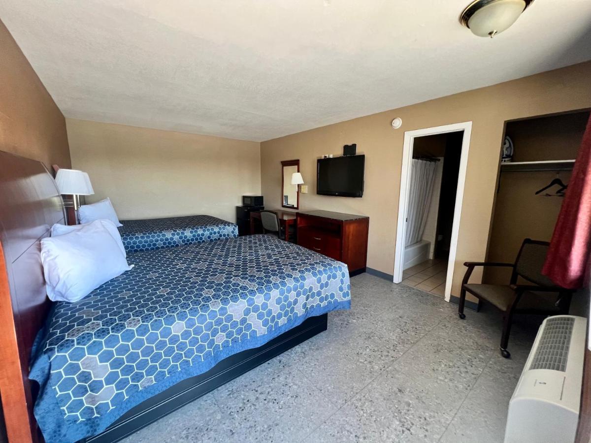 The Country Corner Inn Devine Екстер'єр фото