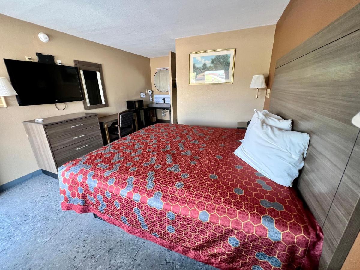 The Country Corner Inn Devine Екстер'єр фото